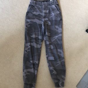 Camo high waisted hollister joggers xs
